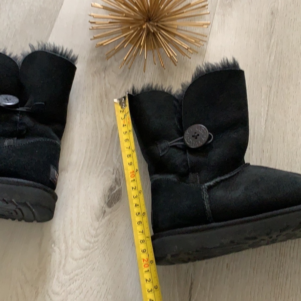 UGG Bailey Button Black Boots size 6 leather sheepskin lining winter cozy - Picture 5 of 16
